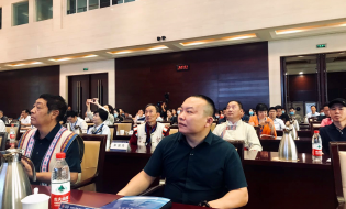 郭小平同志参加“非物质文化遗产”会议